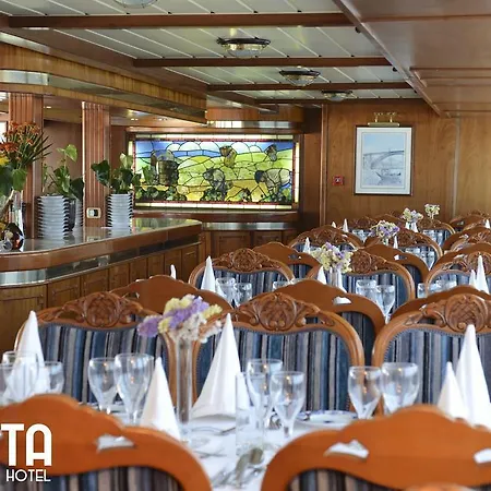 Invicta Ribeira Boat Hotel na wodzie 3*