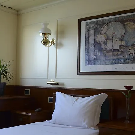 Hotel na wodzie Invicta Ribeira Boat Porto