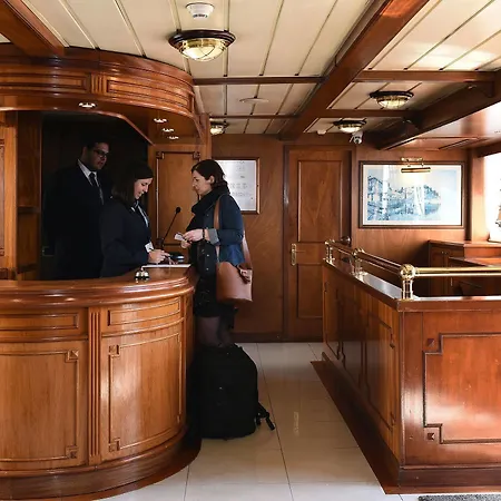 Invicta Ribeira Boat 3* Porto