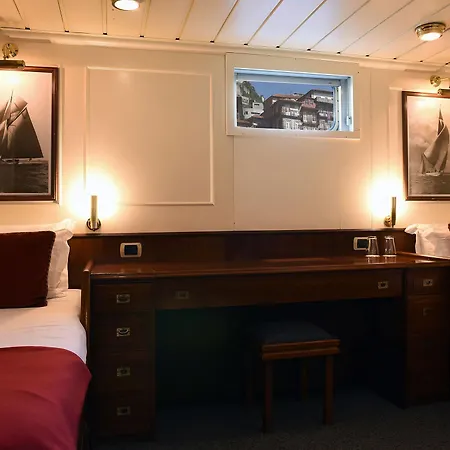 Invicta Ribeira Boat 3*