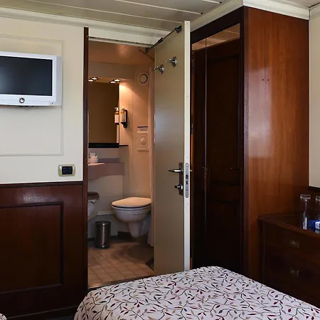 Invicta Ribeira Boat 3*